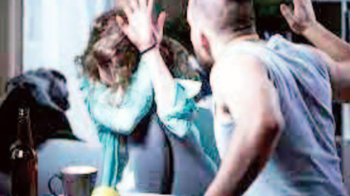 Picchia la moglie davanti ai 5 figli: arrestato - 