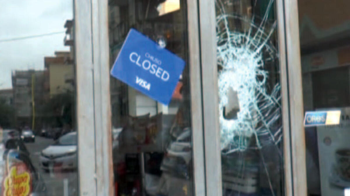 Bevono troppo e distruggono il bar - 