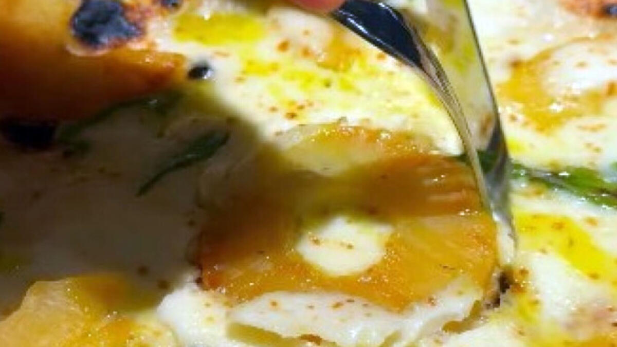 Sorbillo lancia la sua pizza all'ananas, Napoli in rivolta - 