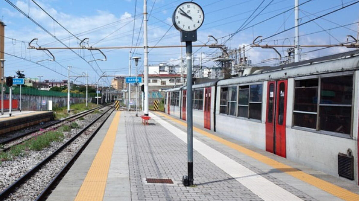 Nuova avaria ad un treno Circum, tratta interrotta - 