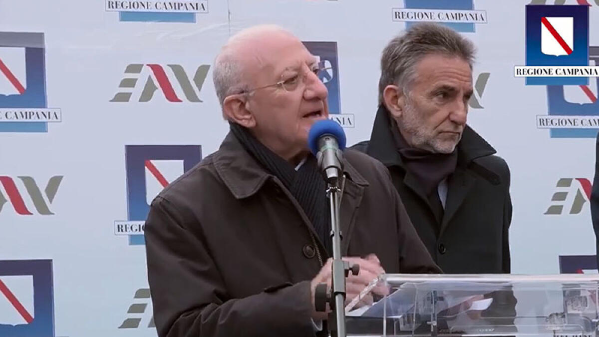 De Luca: "Nel 2024 legge regionale per dare soldi veri e sostegni alle famiglie" - 