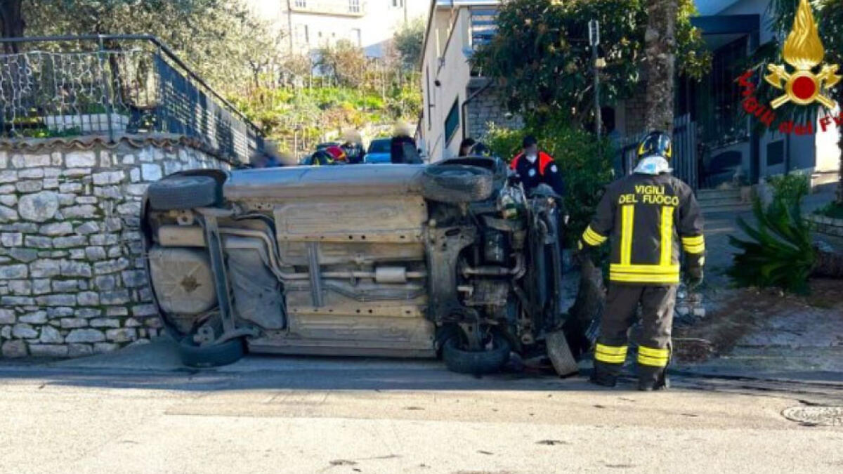 Si ribalta con l'auto, arriva l'elisoccorso - 