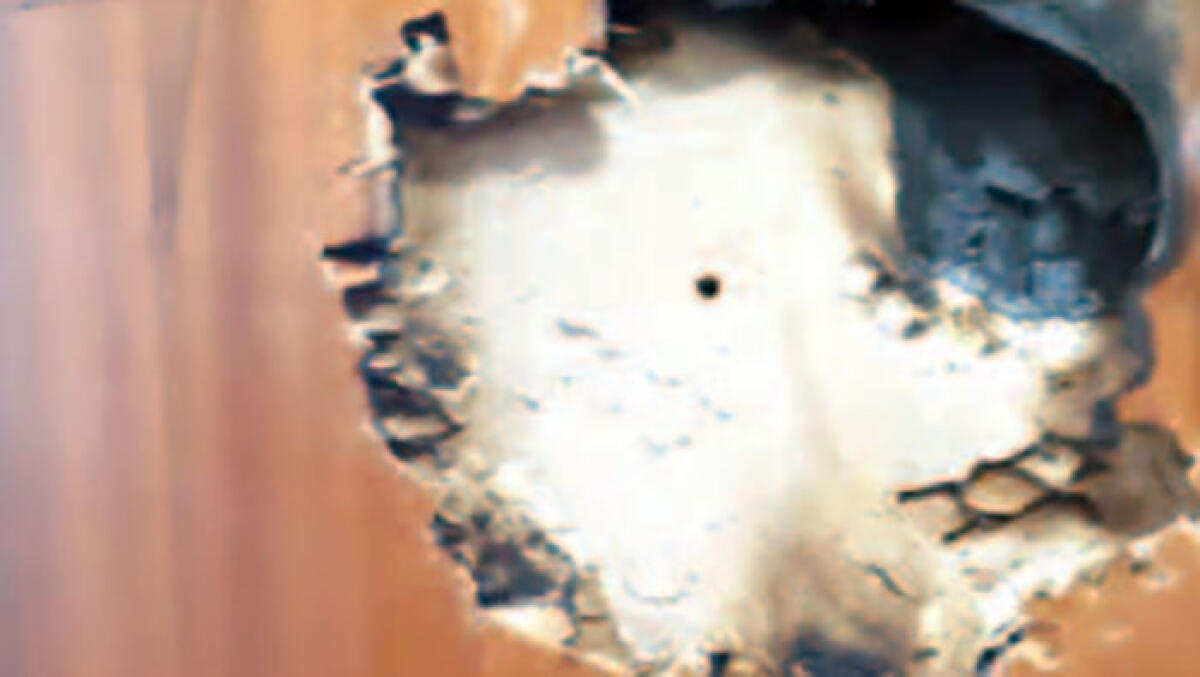 Racket degli alloggi, le bruciano casa per mandarla via - 