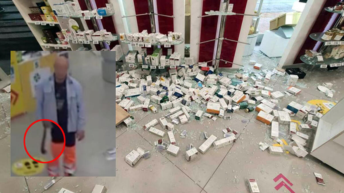 Sfascia farmacia con l'accetta, ripreso dalle telecamere - 