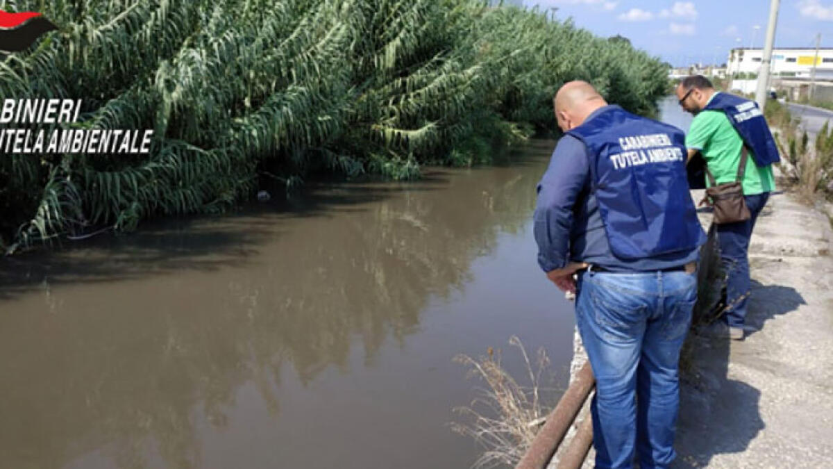 Fiume Sarno, sigilli ad altre 12 tra fabbriche ed aziende che sversavano liquami - 