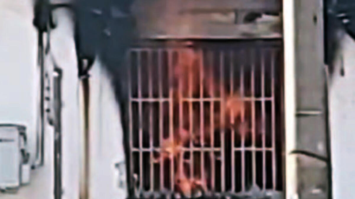 Palazzo in fiamme, donna in fin di vita - 