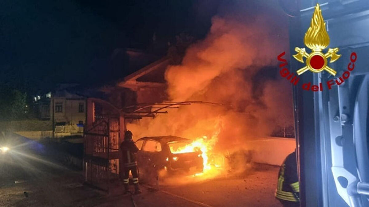 Officina in fiamme tra Scafati e Pompei: allarme bomba ecologica per la diossina - 
