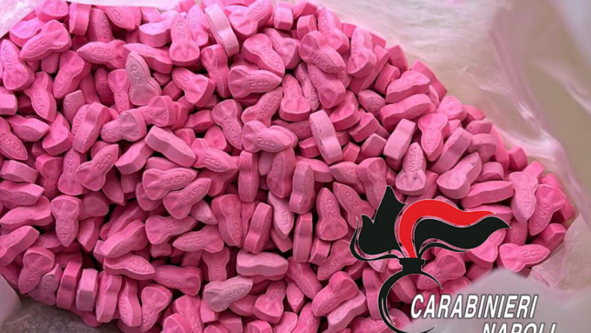 Cocaina rosa, francobolli di LSD, ketamina e speed: le nuove droghe scoperte a Napoli e provincia - 