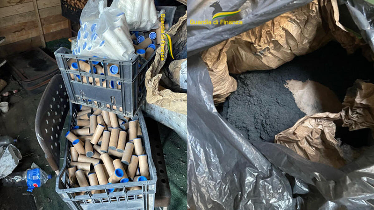 Vera e propria fabbrica di botti killer: scoperti 1900 "ordigni di Capodanno" - 