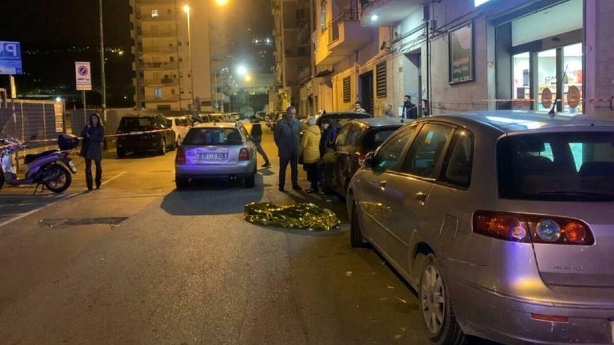 Travolta da auto in retromarcia, muore una donna - 