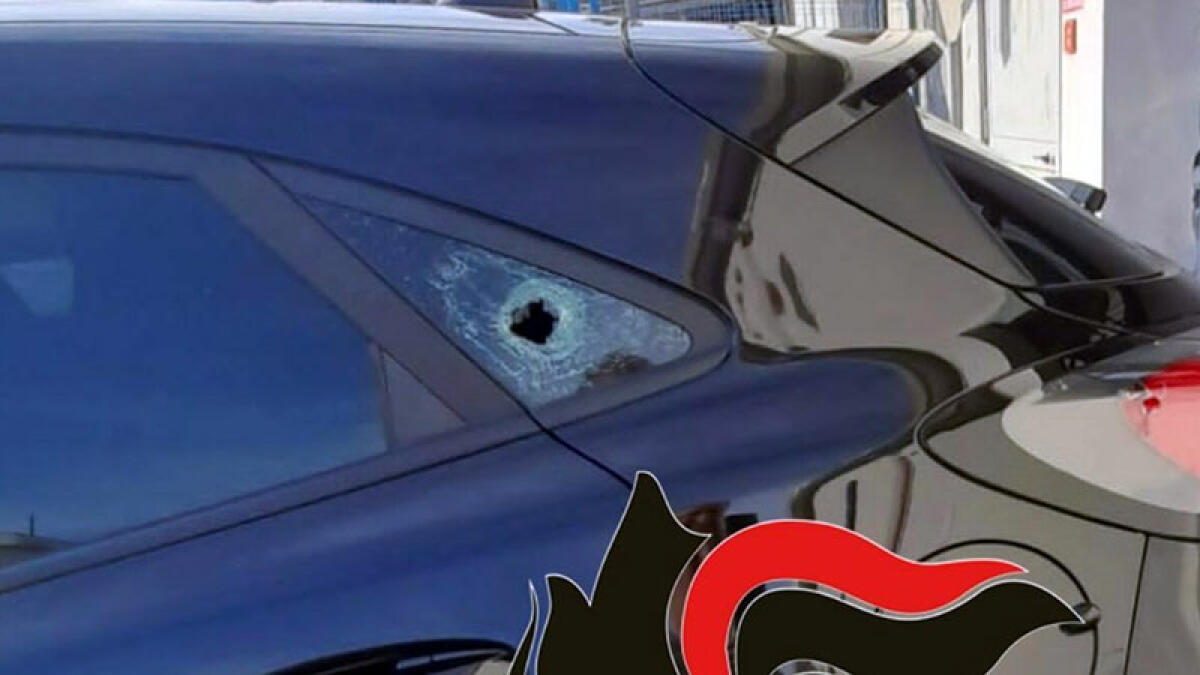 Colpi di kalashnikov contro un uomo, il bersaglio dell'agguato finisce all'ospedale di Castellammare - 