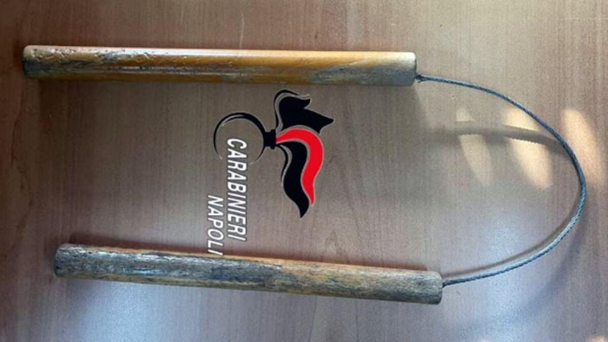 Strangola la moglie con un nunchaku - 