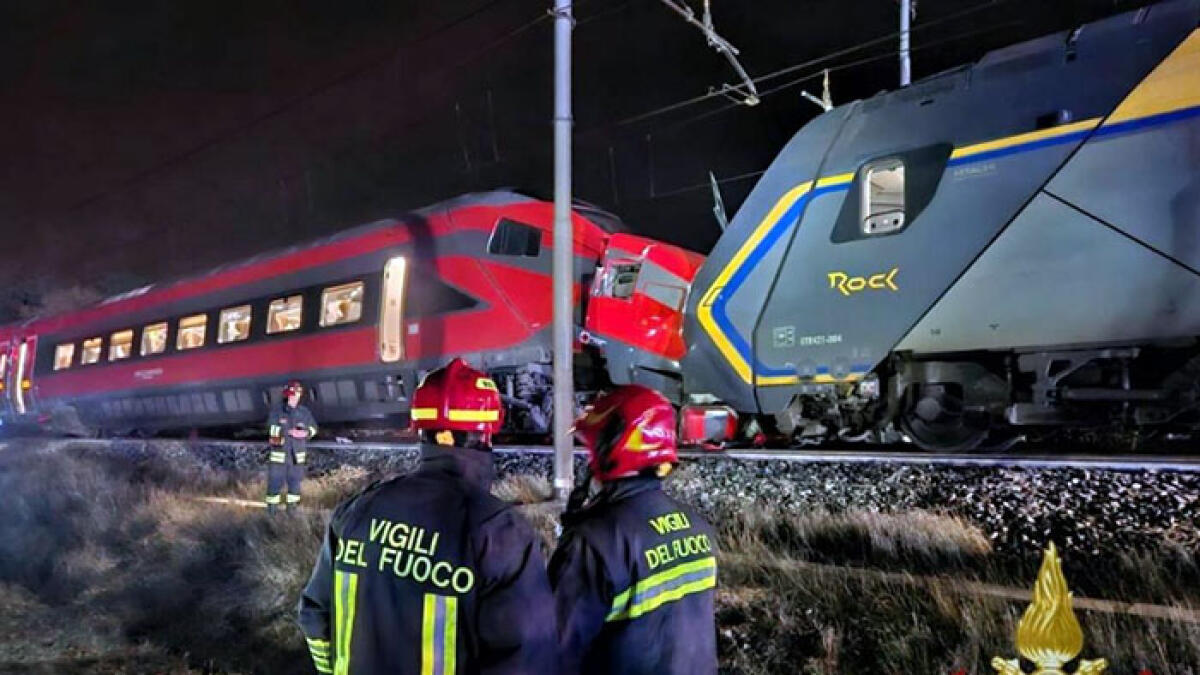 Scontro tra due treni, i feriti sono 17 - 