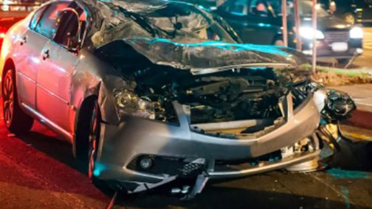 Auto contro muro, muore una donna - 