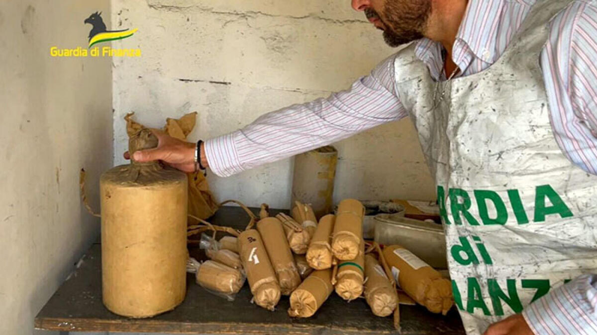 Vere e proprie bombe di Capodanno sequestrare a Sarno: erano nascoste vicino al gas - 