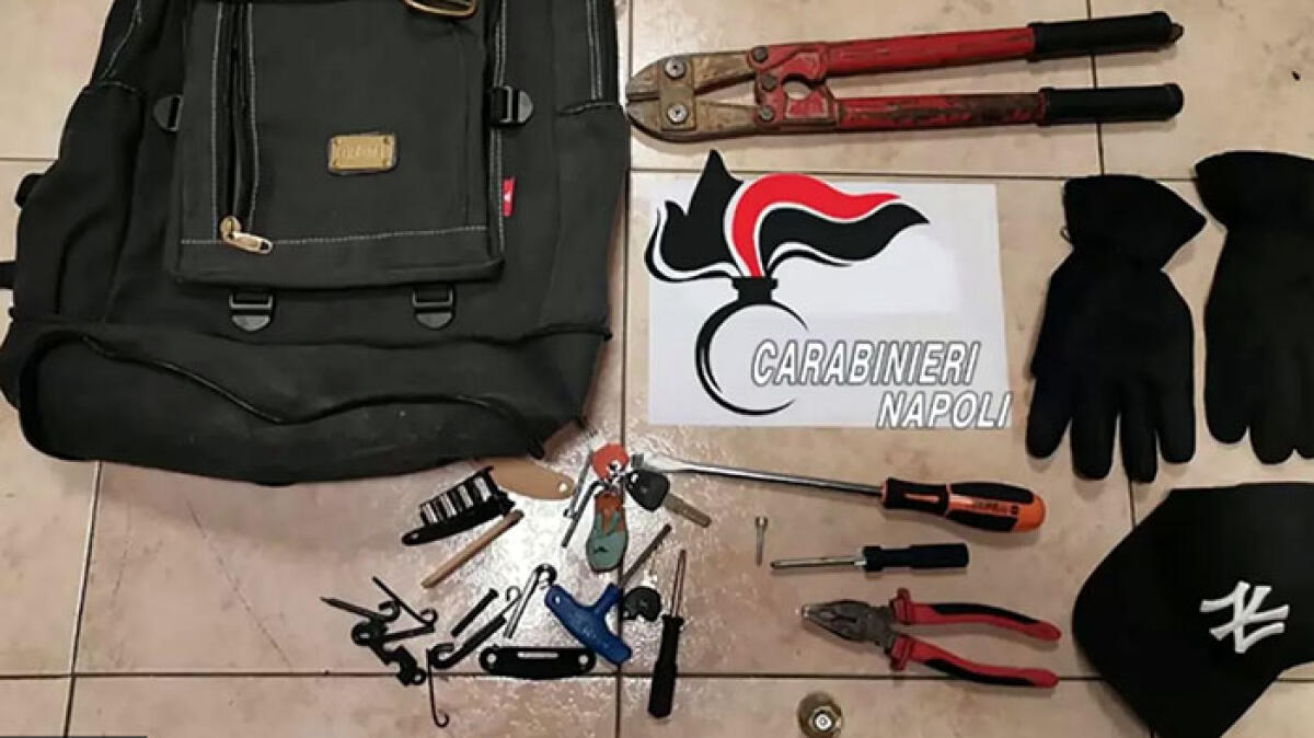 Attrezzi da scasso e chiavi contraffatte, fermati ladri nei Paesi Vesuviani - 