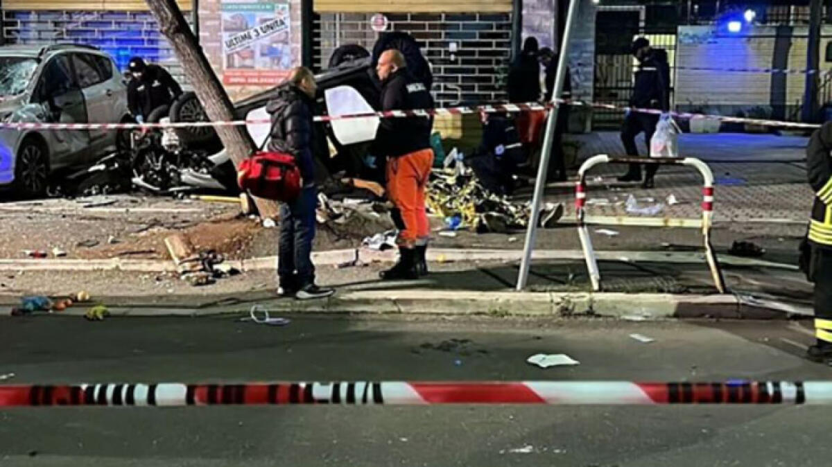 Auto contro albero, due morti e 4 feriti - 