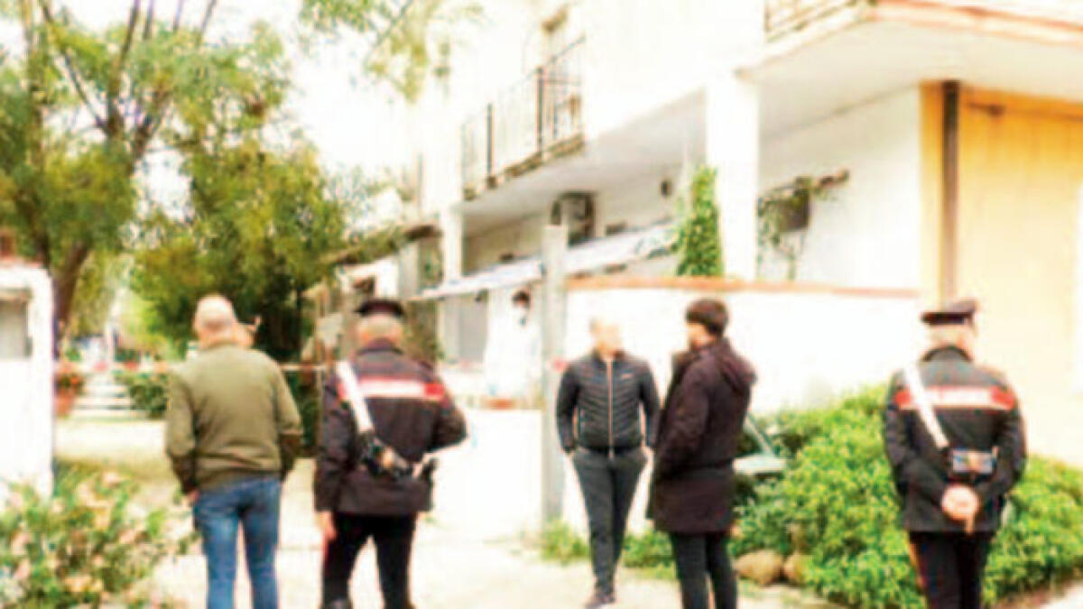 Muore a casa di una donna, lei nasconde il corpo - 