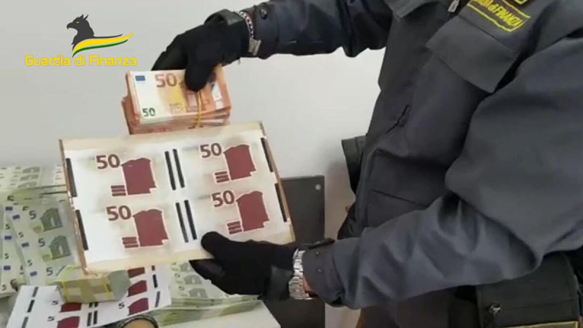 Sgominata banda dei falsari: smerciavano banconote da 20, 50 e 100 euro - 