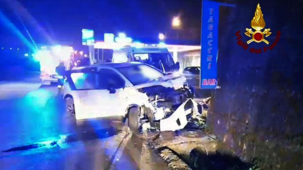 Auto contro muro, muore una donna - 