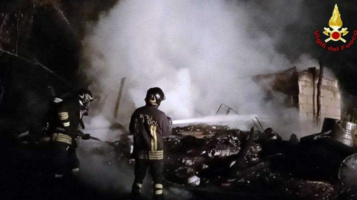 Incendio doloso devasta deposito agricolo - 