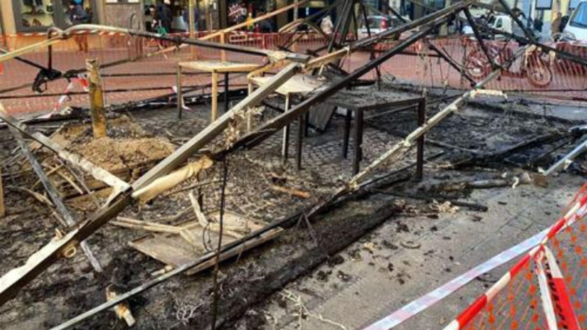 Ex dipendente licenziato distrugge gazebo della nota pizzeria con un incendio - 