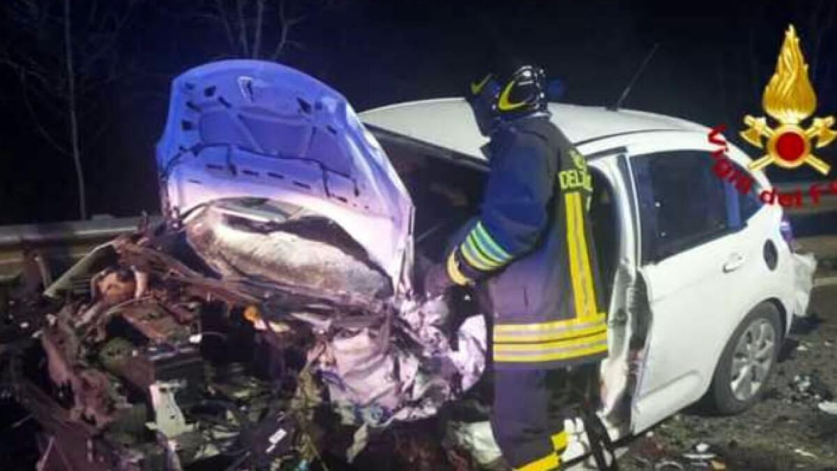 Scontro frontale, muore una donna - 