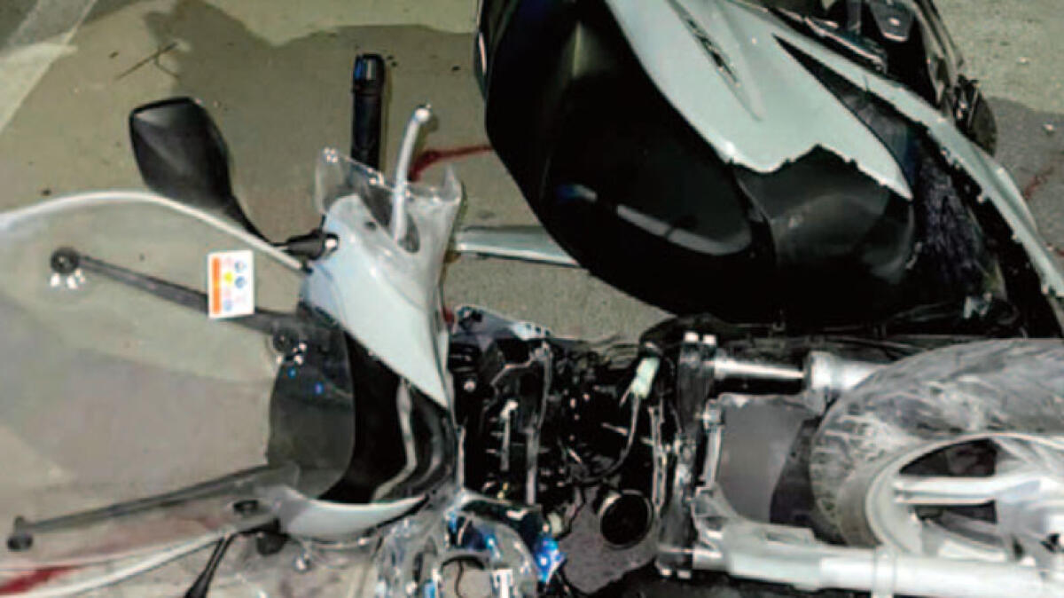 Di corsa per evitare il passaggio a livello, si scontrano auto e moto: ragazzo in fin di vita - 