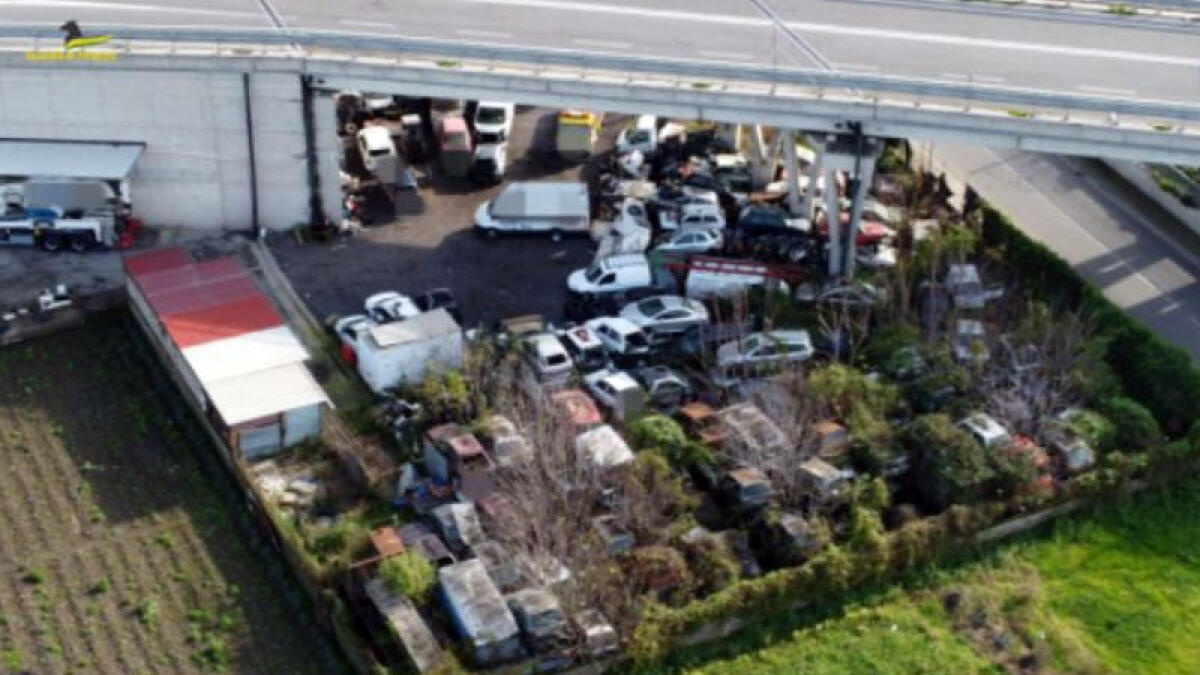 I droni scoprono due discariche sotto ai cavalcavia della Statale 268 - 