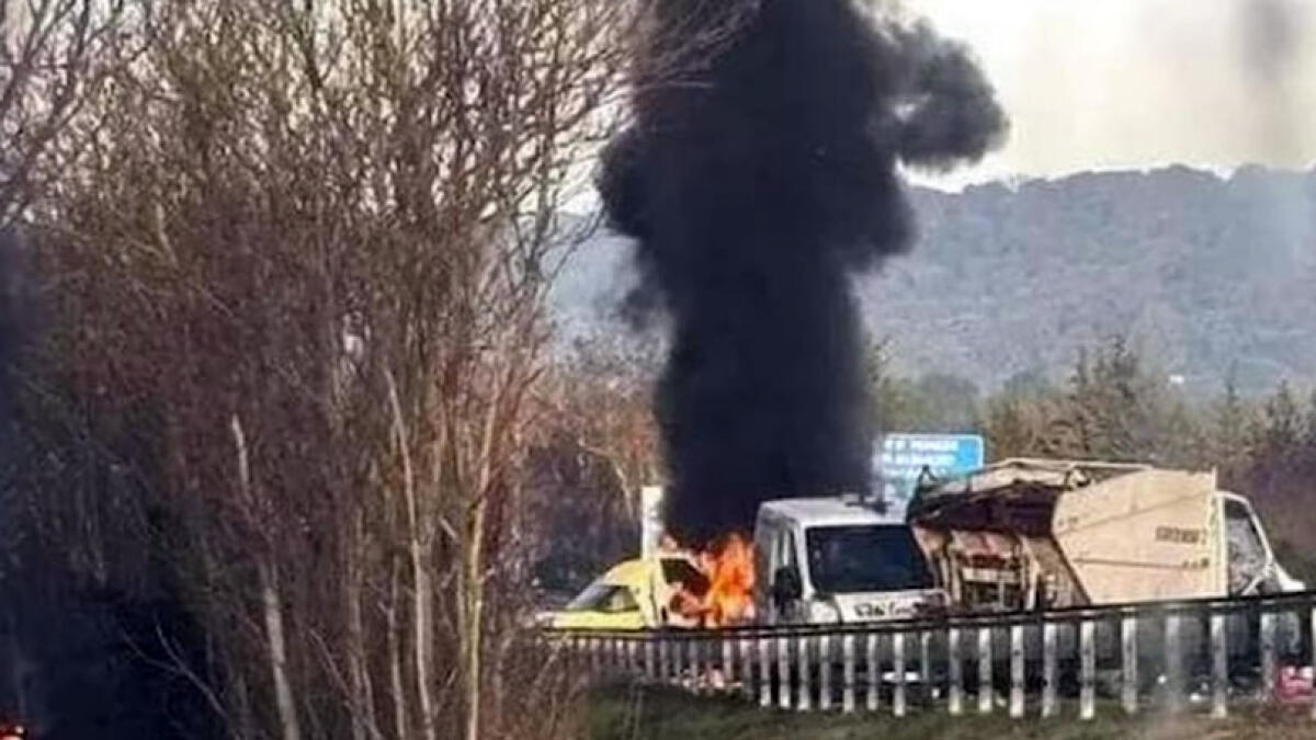 Assalto da film al furgone portavalori: bottino portato via, feriti 4 vigilanti e un bandito - 