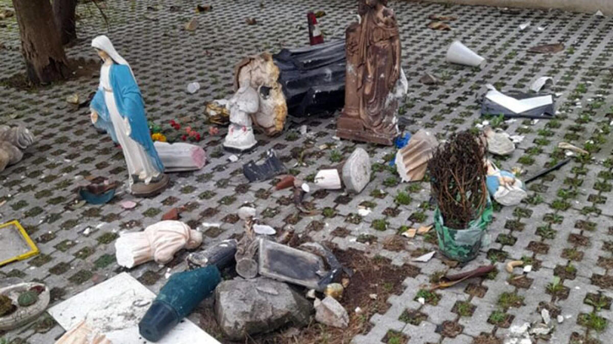 Statue sacre profanate e ridotte a pezzetti in un vicolo di Nocera - 