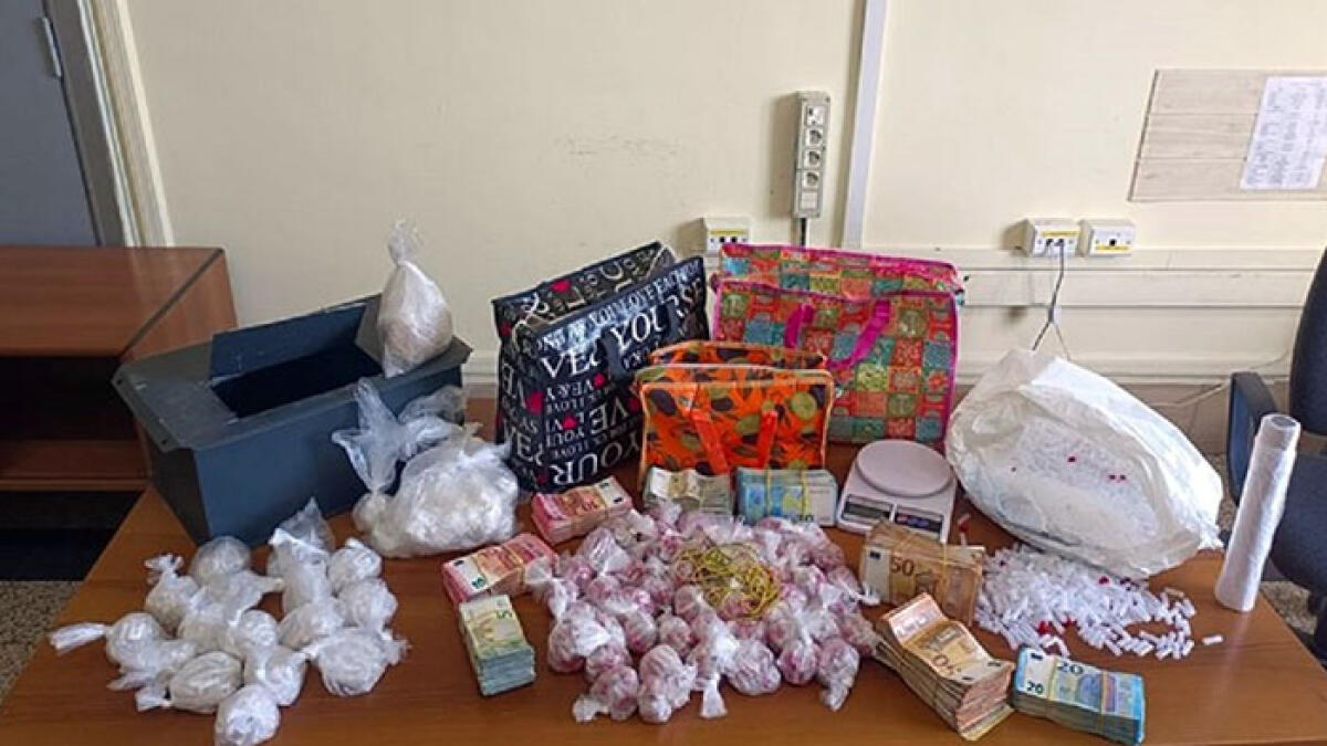 Trasporta quasi 4 chili di cocaina ed eroina, presa la donna corriere - 