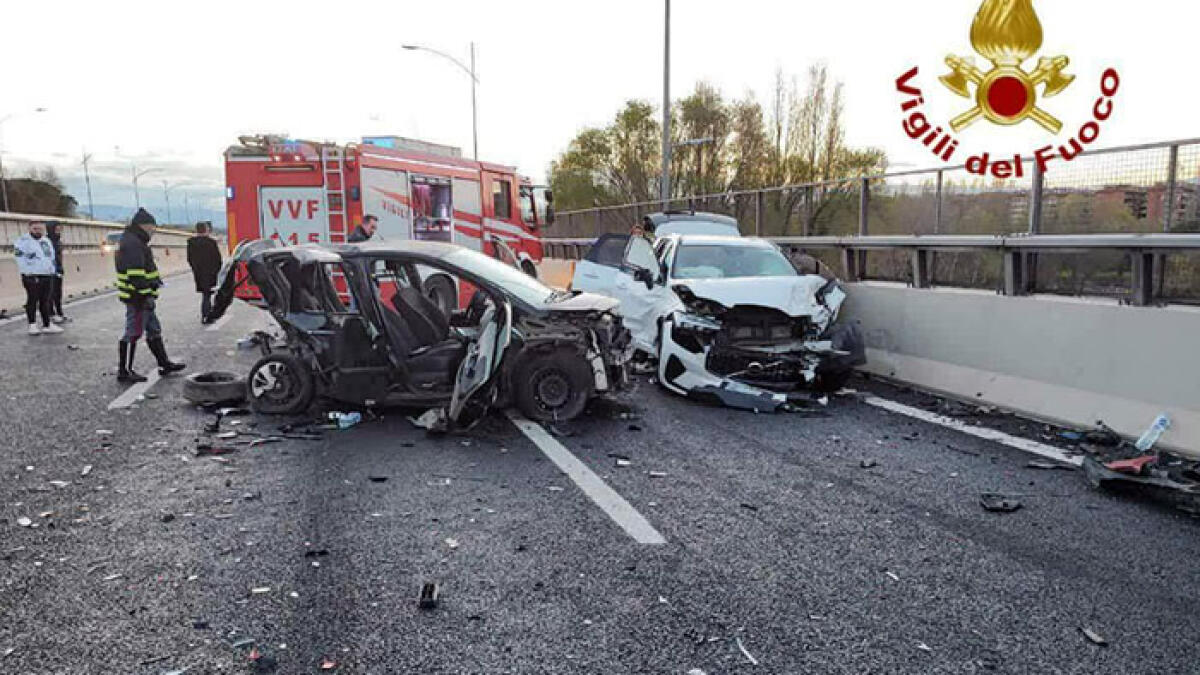 Scontro tra Suv e utilitaria: muore un ragazzo, ci sono feriti gravi - 