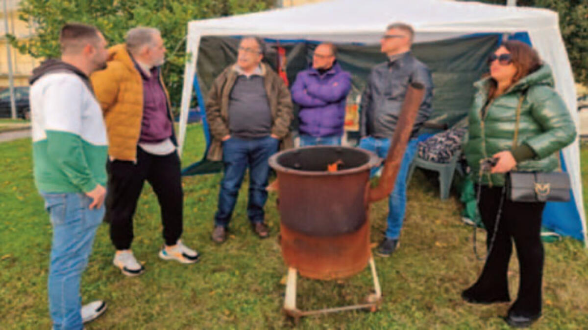 Presidio fisso davanti all'ospedale di Boscotrecase, c'è Sandro Ruotolo - 