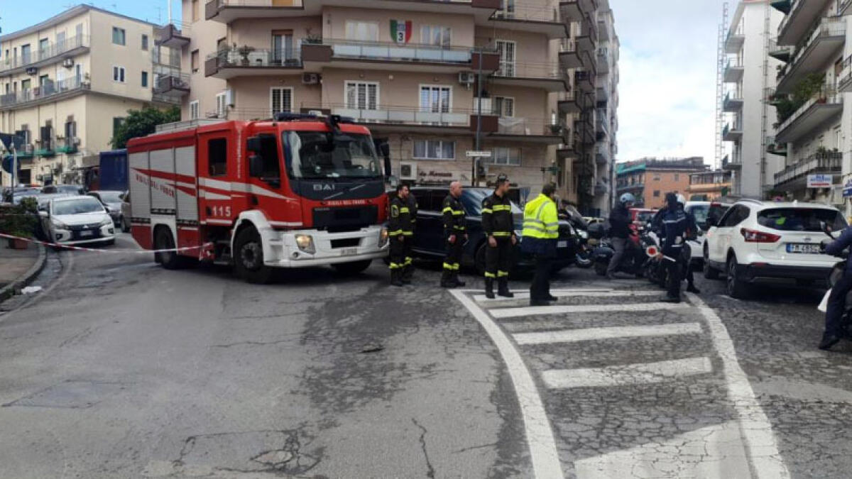 Crolla collettore fognario nella "Napoli alta": traffico in tilt - 