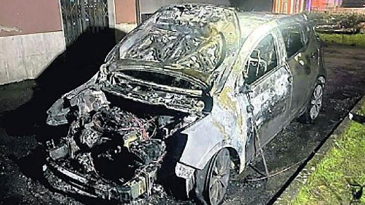 Incendia Suv in strada, piromane preso sul fatto - 