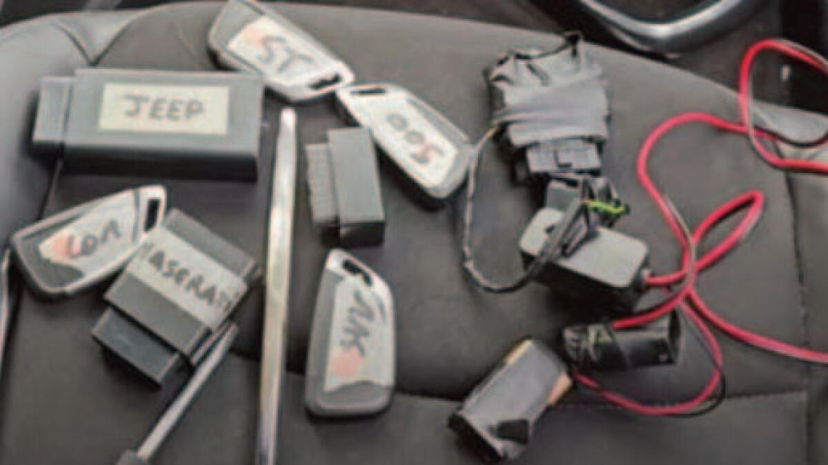 Scoperta la "base" dei furti d'auto nei Paesi Vesuviani: tutto sequestrato - 