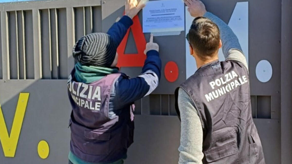 Sette anni di abusi, sequestrato club con piscina e discoteca - 