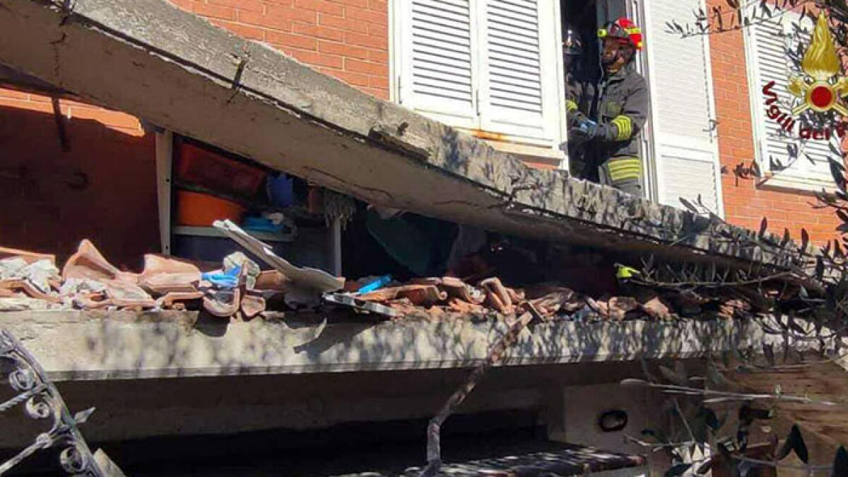 Crolla il balcone, donna resta uccisa sotto alla macerie - 