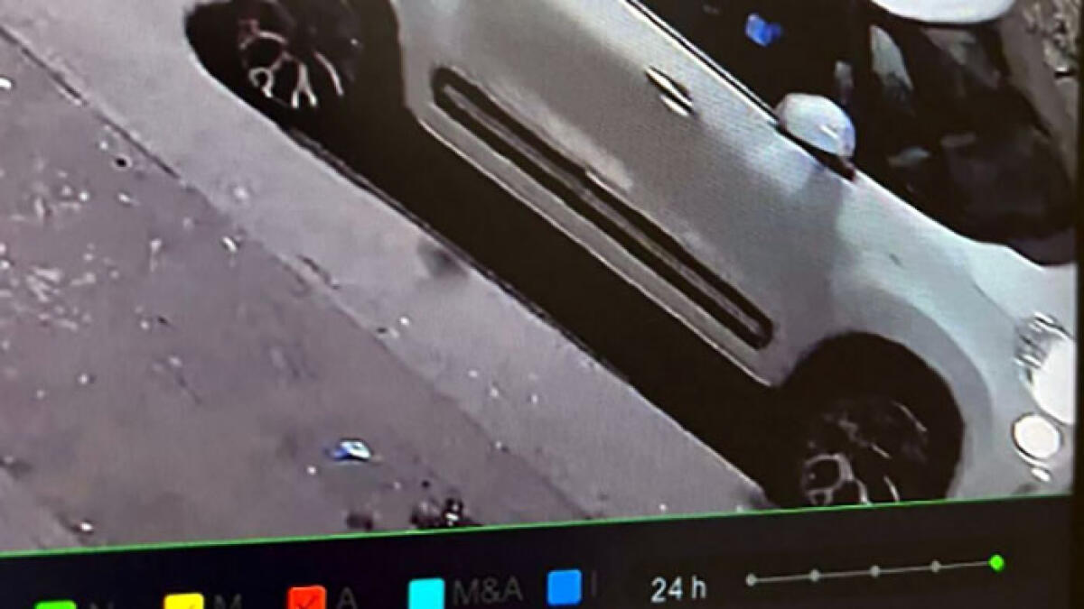 Raffica di proiettili contro una concessionaria dei Paesi Vesuviani - 