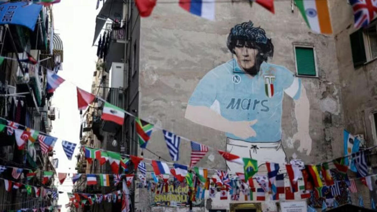 Crollo ai Quartieri Spagnoli, chiusa la strada del murale di Maradona - 