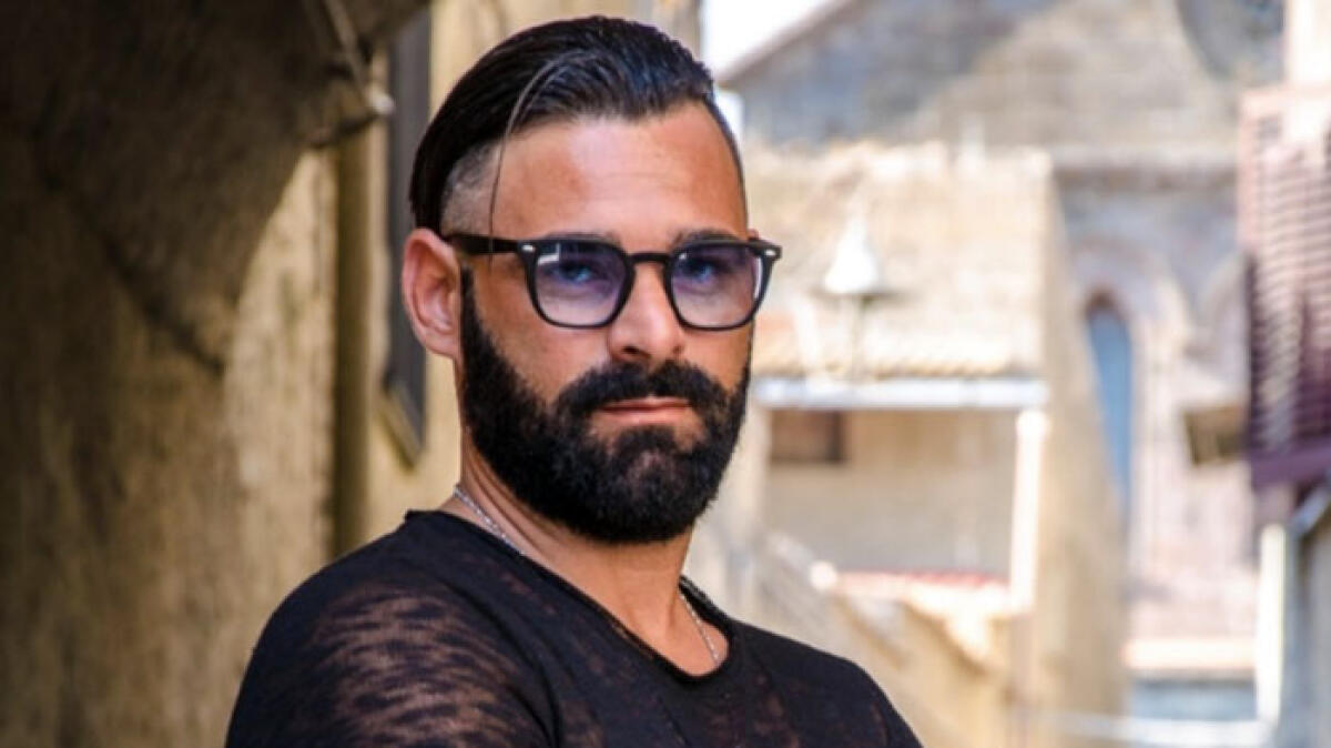 Associazione mafiosa: arrestato neomelodico, la moglie consigliera ai domiciliari - 