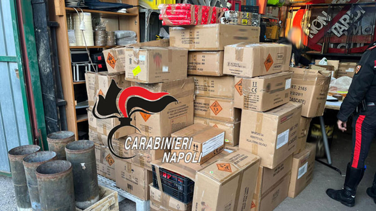 Scoperto magazzino di botti illegali, palazzina a rischio esplosione - 
