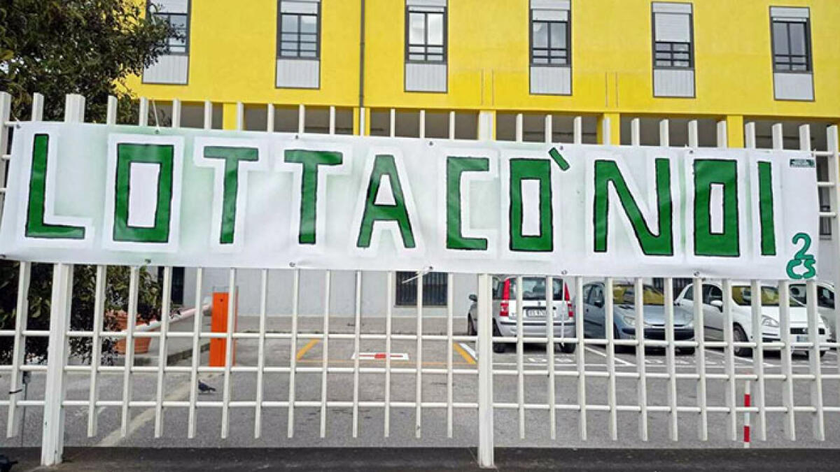 Minicar contro Suv, striscione davanti scuola per il 16enne in coma - 