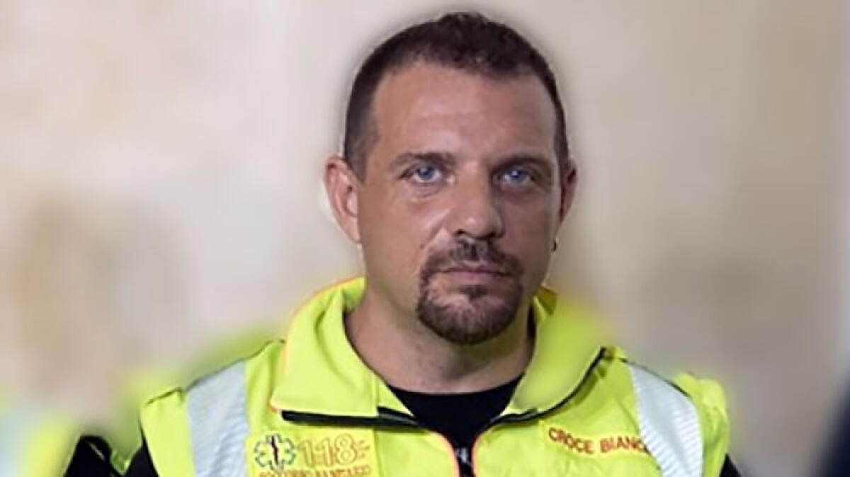 Dino muore a 42 anni durante la sfilata di Carnevale - 