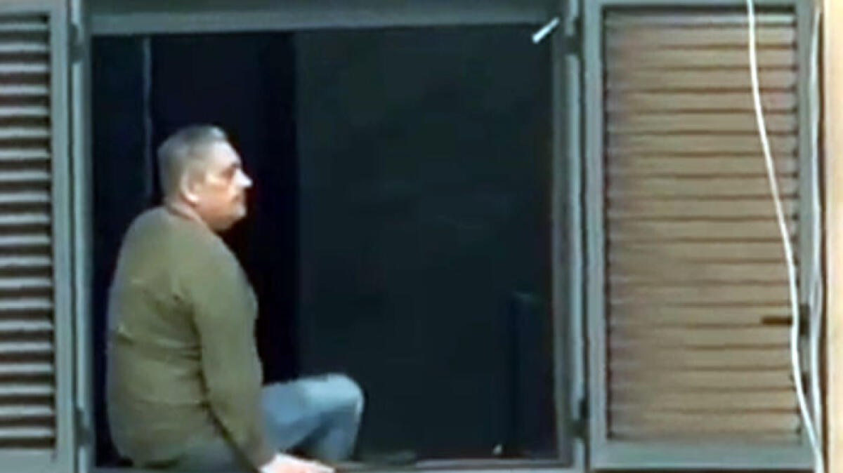 La follia sotto al Vesuvio: uccide la moglie, spara contro passanti e polizia e muore suicida - 