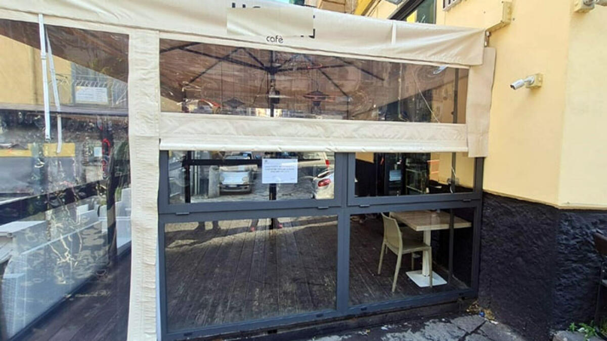 Il gazebo del bar è abusivo: scatta il sequestro - 