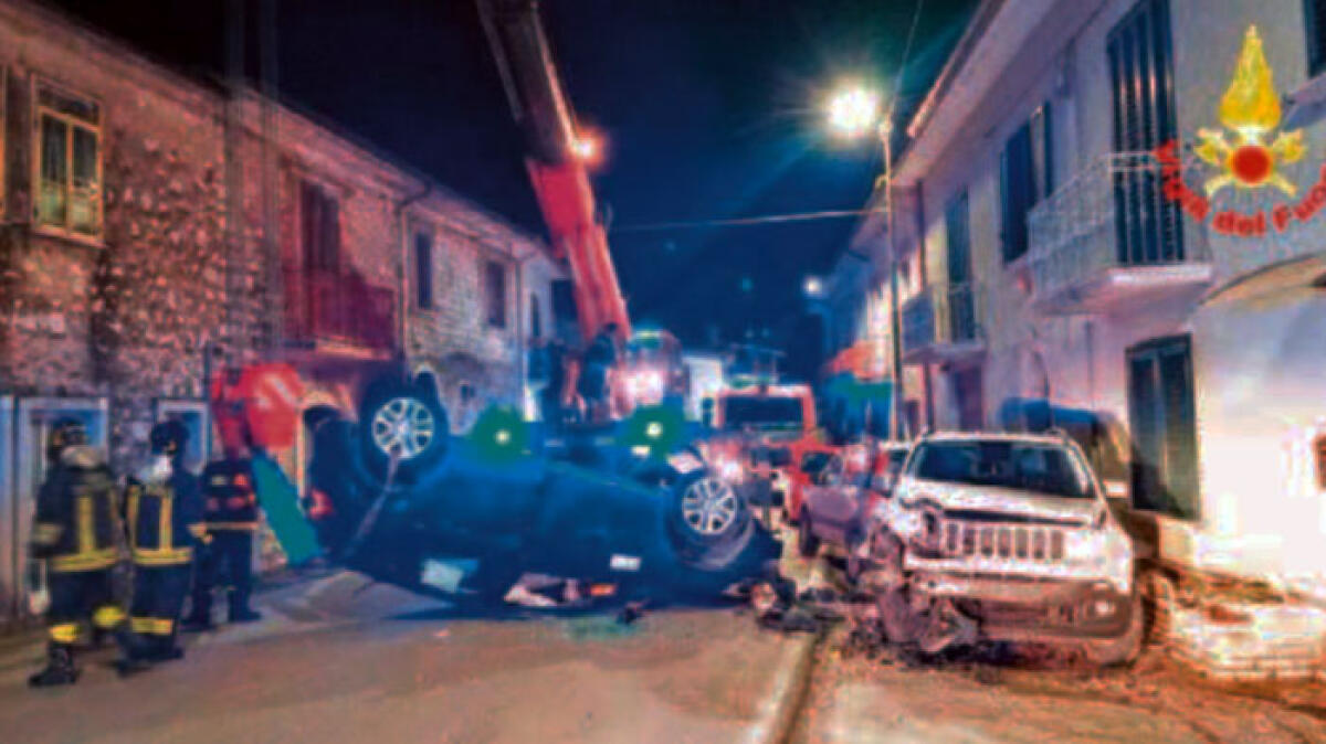 Terribile carambola tra auto, gravi due giovani donne - 