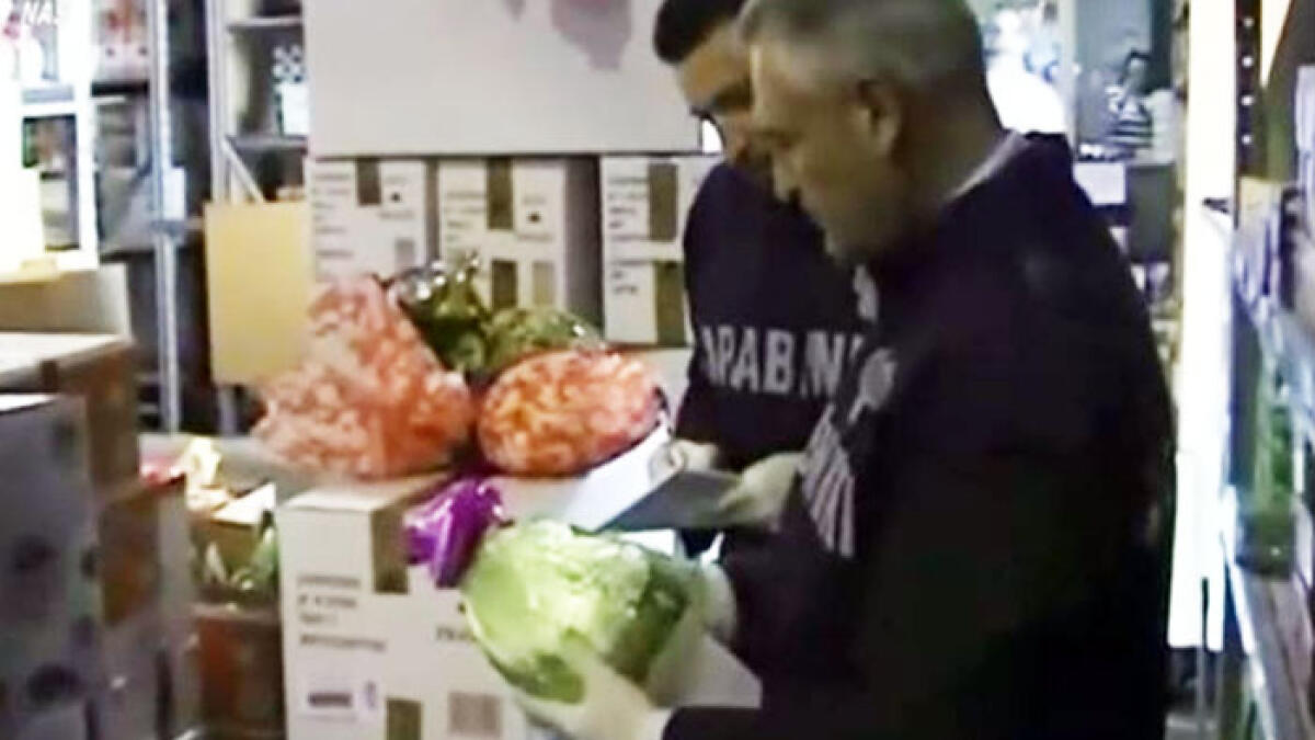 Blitz per la sicurezza a tavola: sequestrate colombe e uova di Pasqua scadute - 