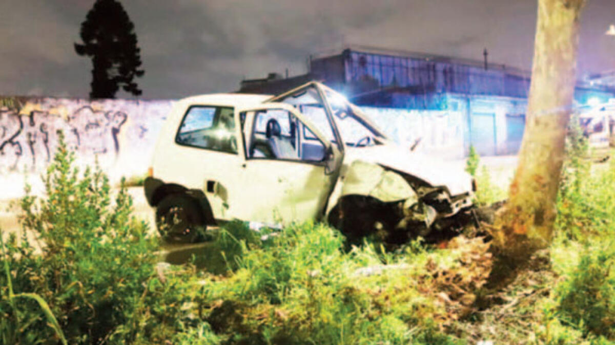 Va a sbattere contro un albero prima di immettersi sull'A3: è grave - 